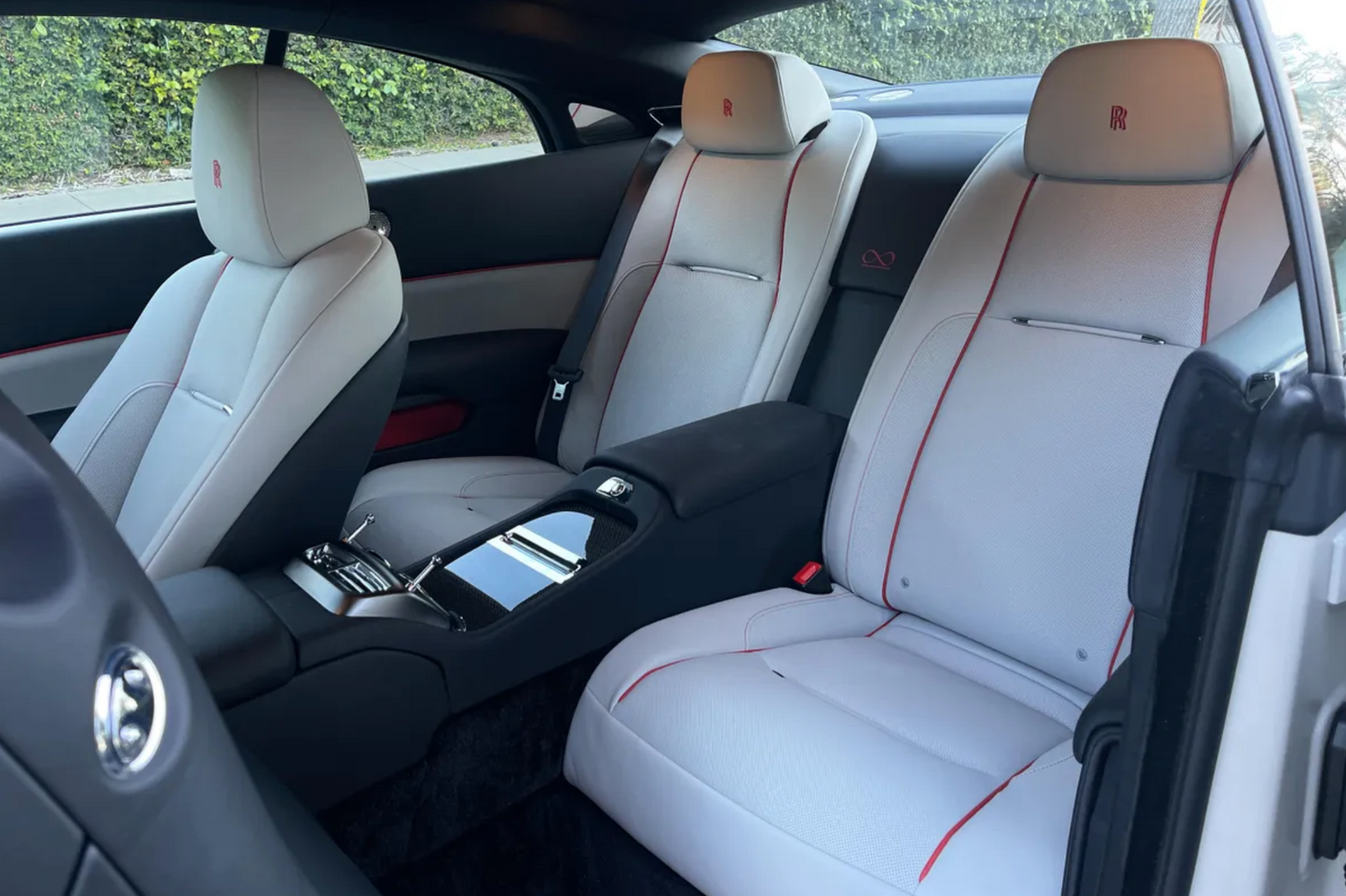 Rolls-Royce Wraith (White)