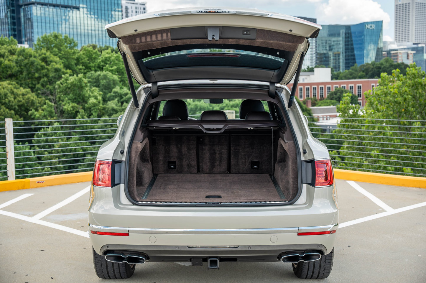 Bentley Bentayga (White)