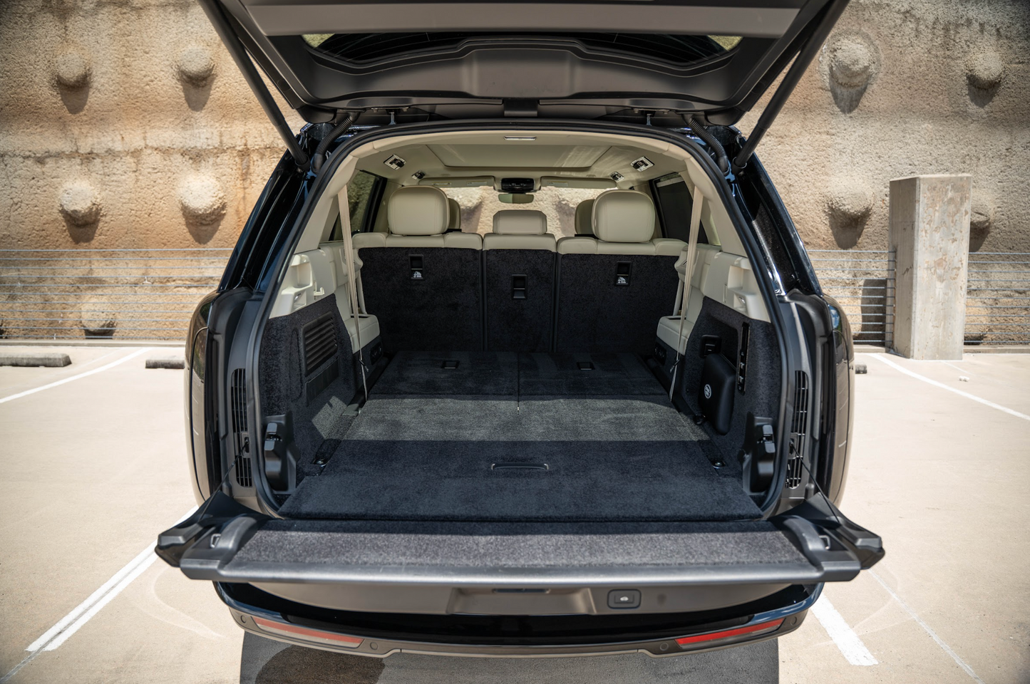 Land Rover Range Rover (Black)
