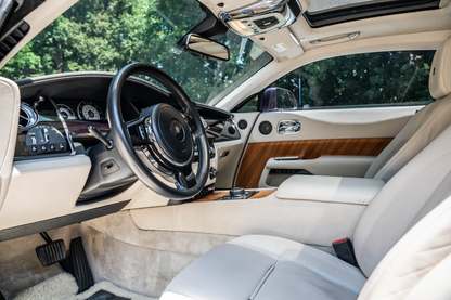 Rolls-Royce Wraith (Purple)