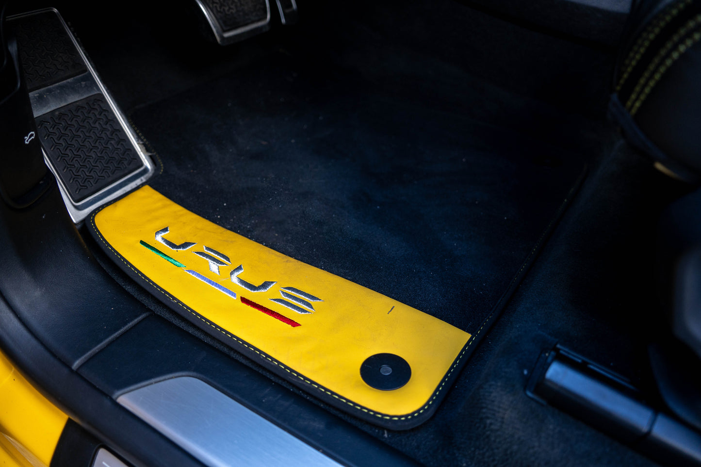Lamborghini Urus Yellow