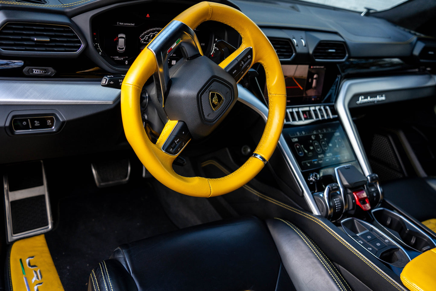 Lamborghini Urus Yellow